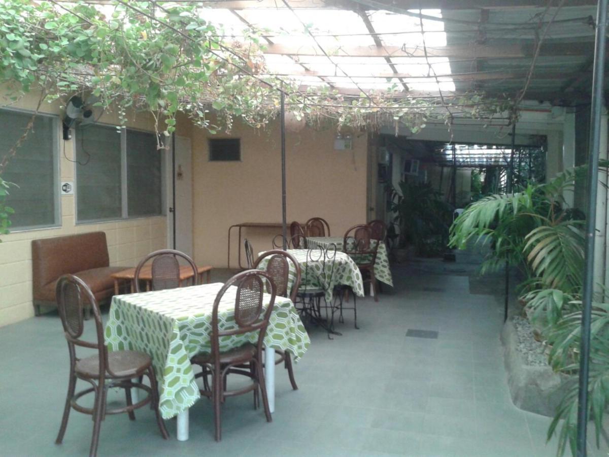 11Th Street Bed And Breakfast Баколод Екстериор снимка